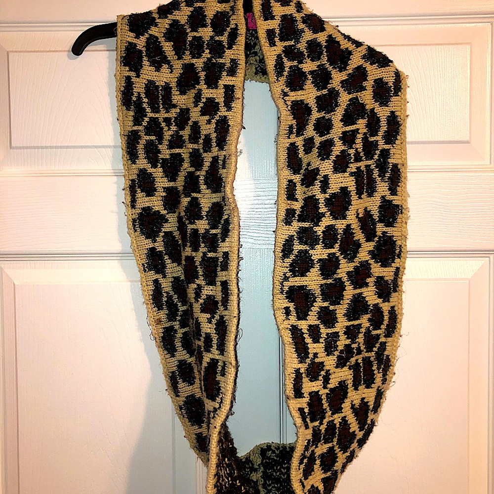 Cheetah Print Knit Scarf